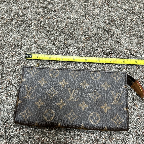 Authentic Louis Vuitton Bucket Bag Pochette in excellent used condition! - Picture 12 of 16